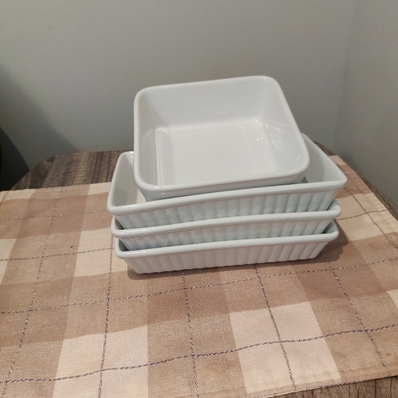 Set of 4 Gryphonware Serving Dishes - Picture 4 of 4